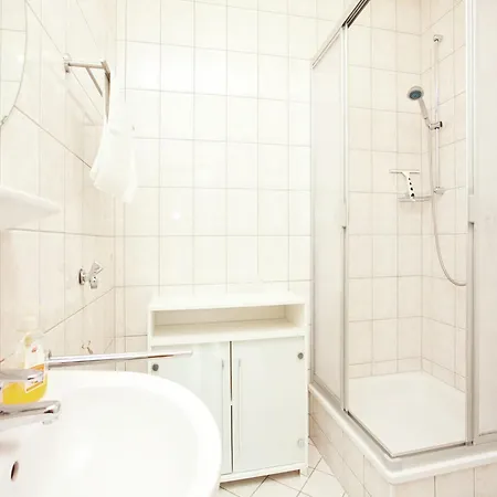 Moderne In Borstendorf Mit Park, Cleaning Included